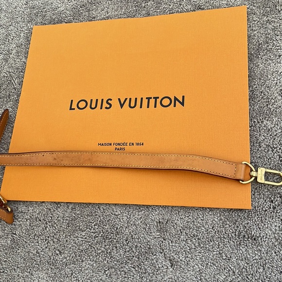 Louis Vuitton Keepall Strap - Picture 8 of 15